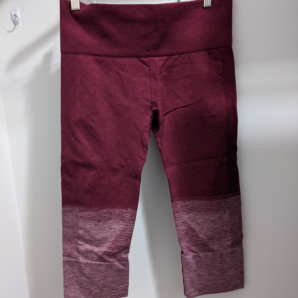 Raspberry Lululemon cropped leggings size 6
